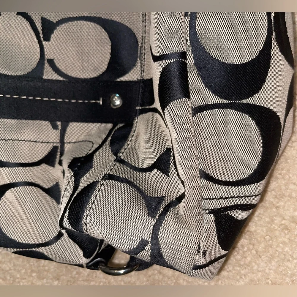 Authentic coach signature, tote bag.          B-148 - Picture 13 of 16